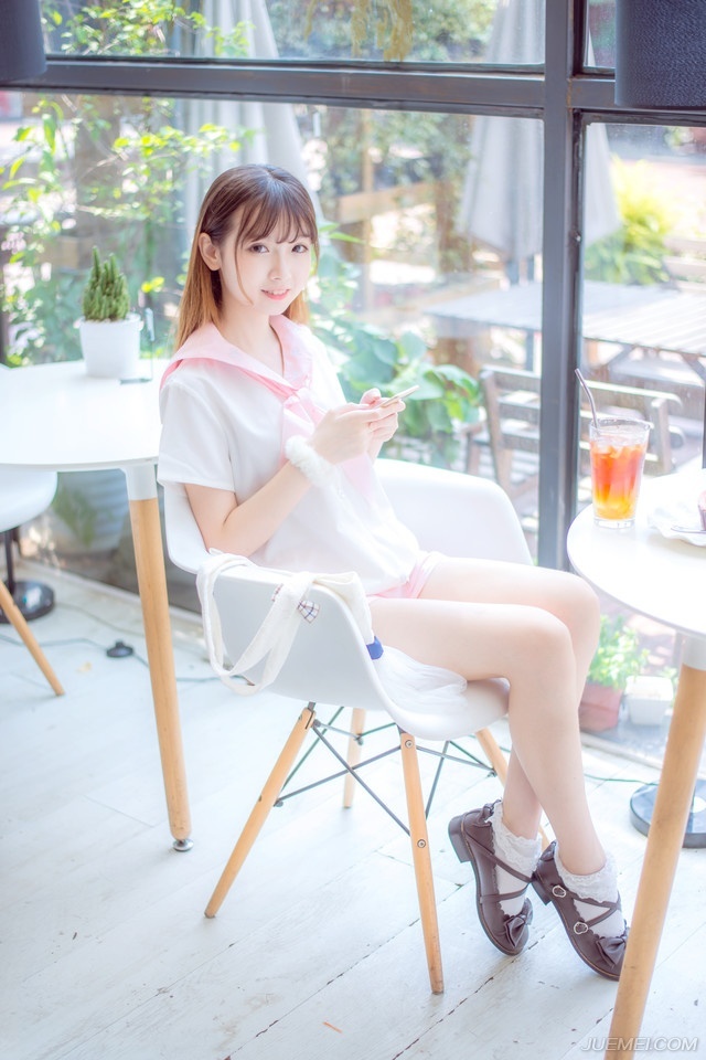 “主公放心，属下这就动身。”荀攸微微一躬身道。